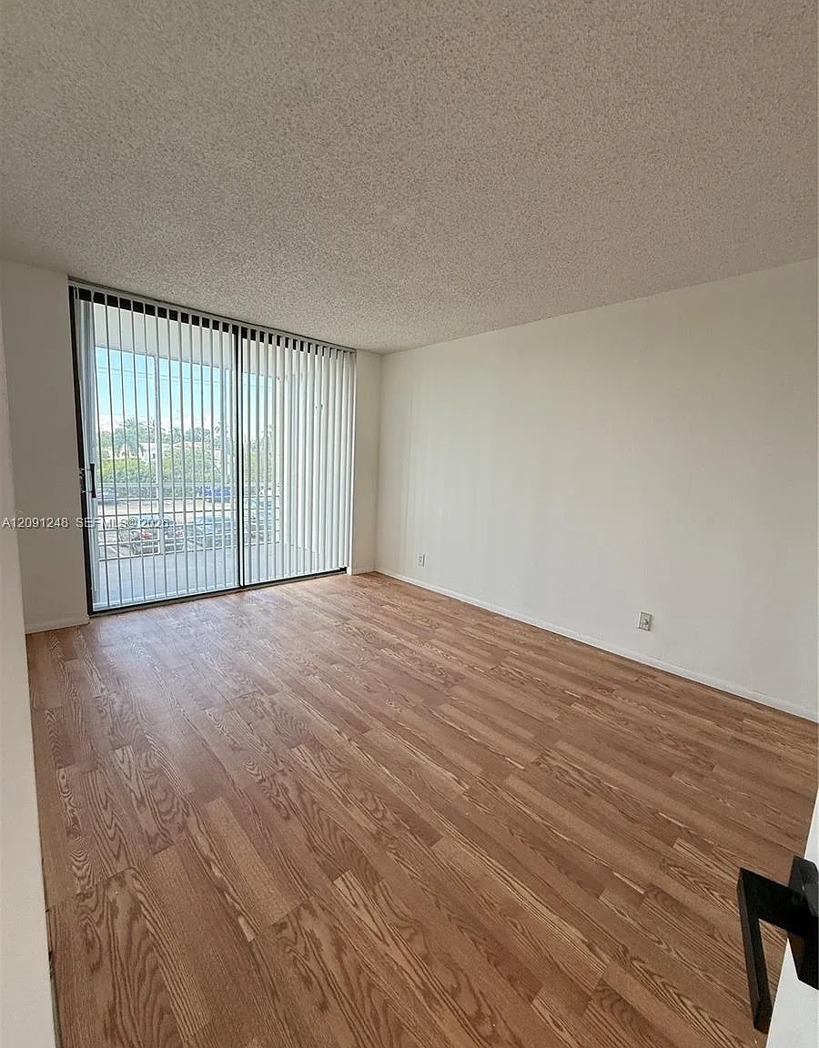 Watergate Condominium No — Photo 4