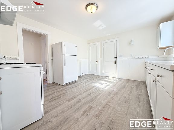2nd image of 62 S Hobart St Floor 2