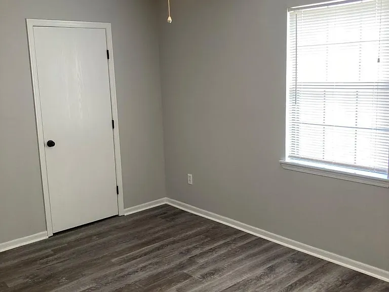 2107 Highridge Dr #D — Photo 7