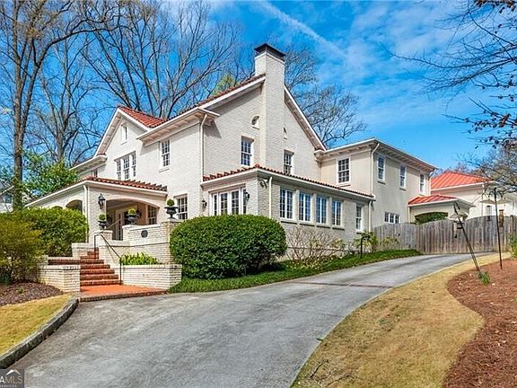 4th image of 1196 Fairview Rd NE