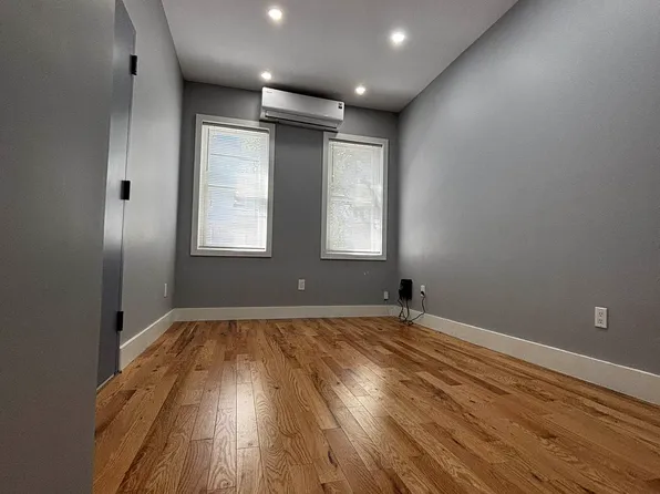 1668 George Street image 1 of 26