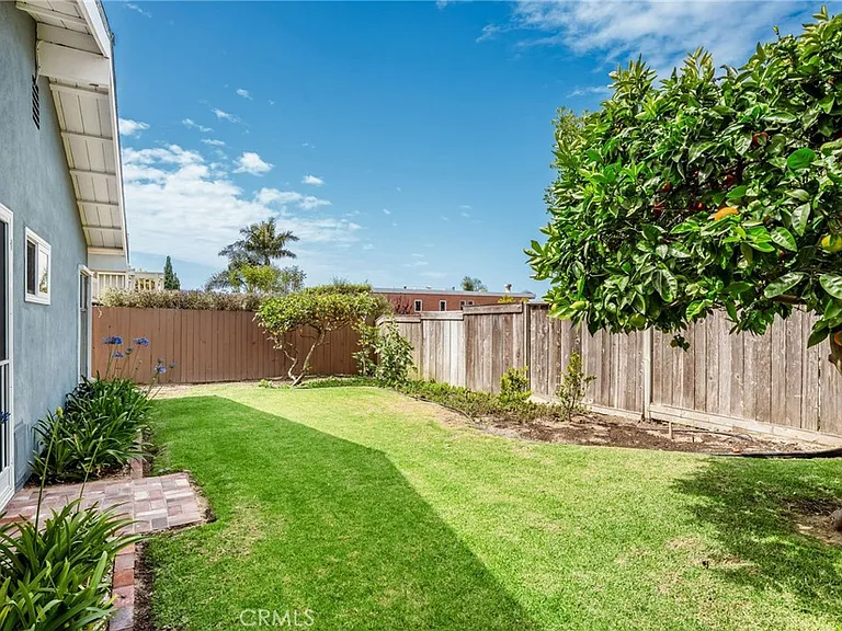 915 Miramar St — Photo 18