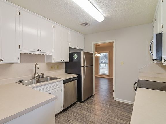 4th image of 2043 Kingsbury Dr