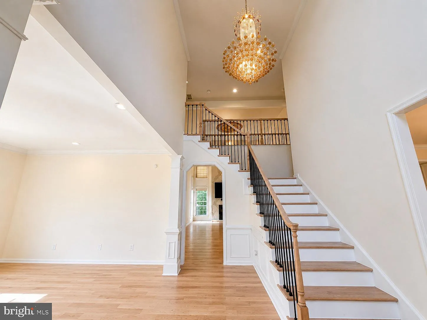 5 bed, 4.5 bath, 4513 sqft, $5,395 — Photo 2