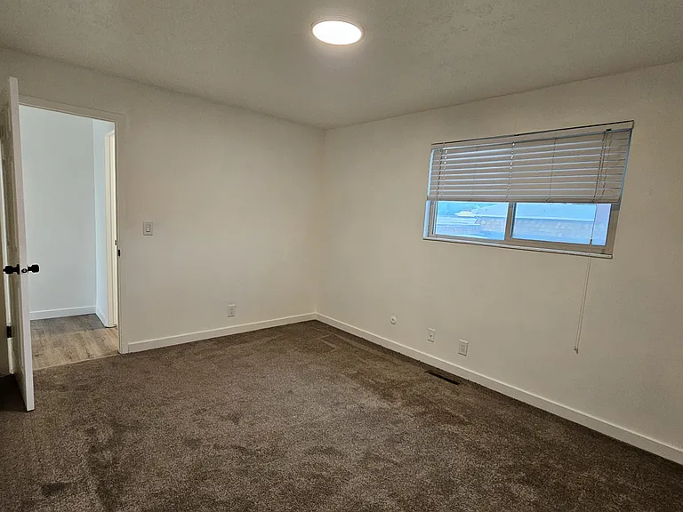 926 E Fairclough Dr S — Photo 13