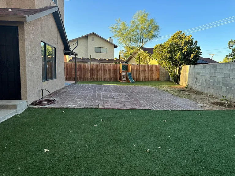 44060 Palm Ln — Photo 11