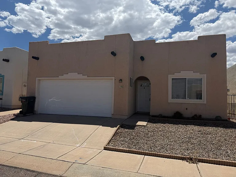 1102 Desert Oak Pl — Photo 1