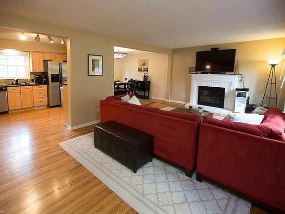 4th image of 3931 Idlewild Dr