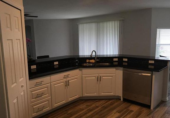 Home For Sale In Port saint lucie