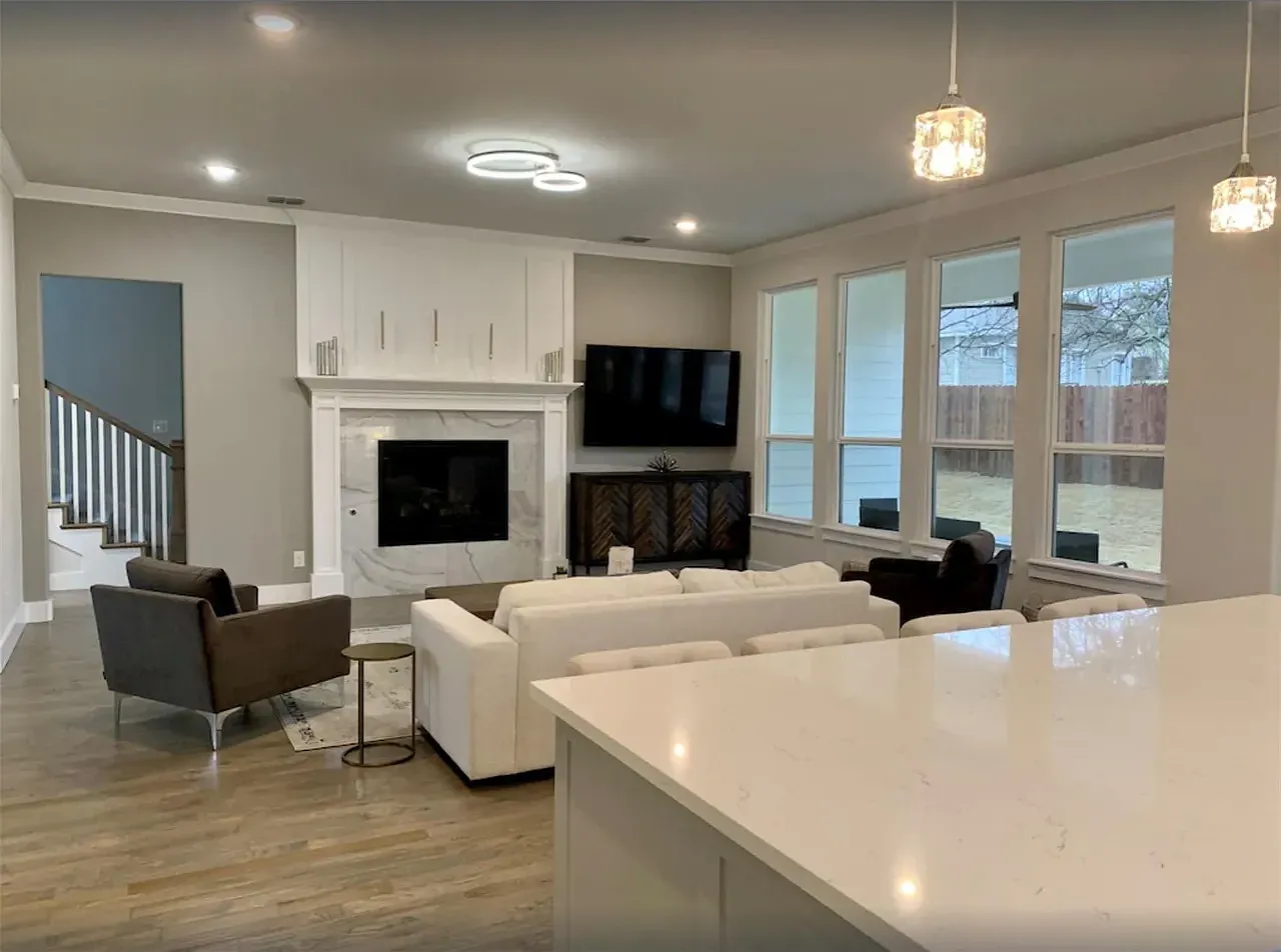 5 bed, 2876 sqft, $9,995 — Photo 4
