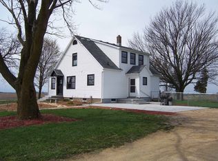 9082 W Penn Corner Rd, Polo, IL 61064