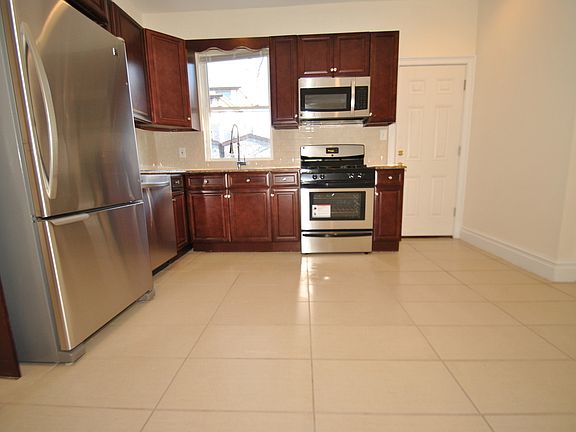 5th image of 3324 Fenton Ave