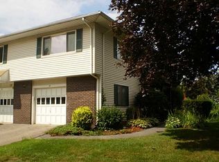 13 Fox Ridge Cres, Warwick, RI 02886