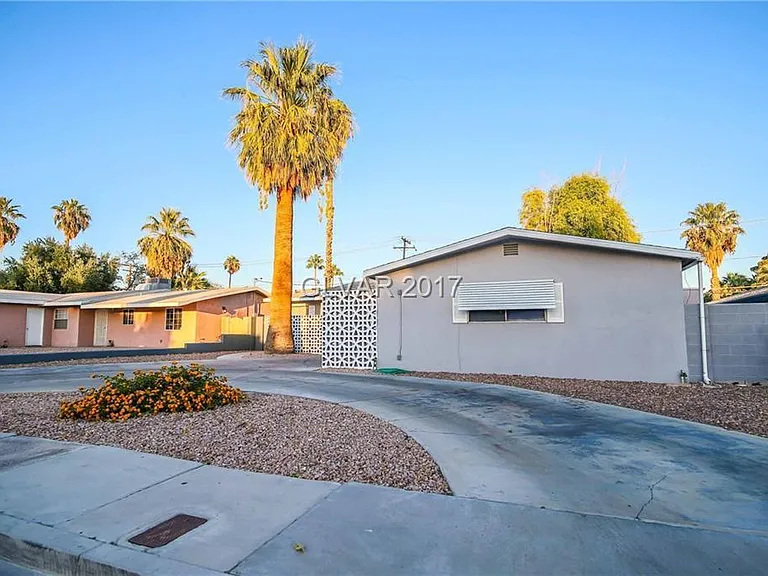 113 Woodley St — Photo 2