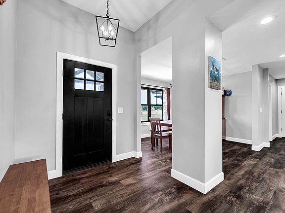 3rd image of 396 Bluebell Road