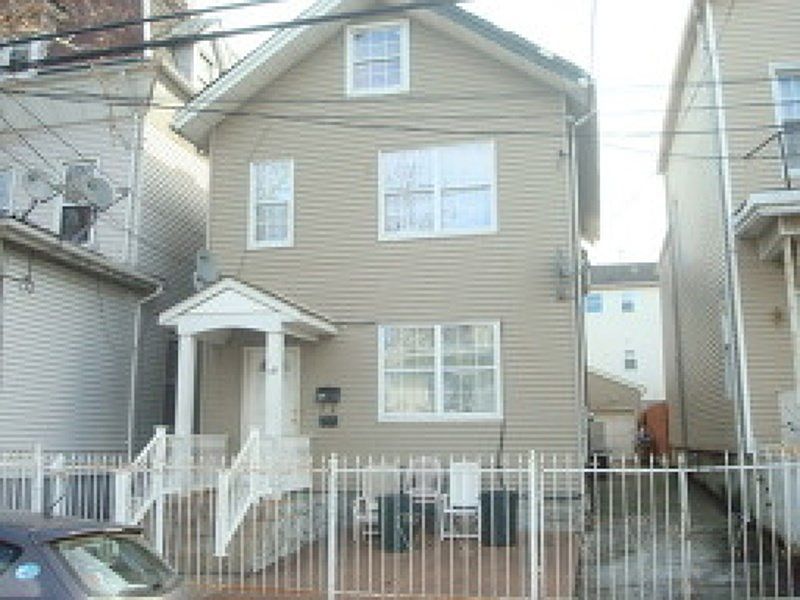 2nd image of 141 Catherine St
