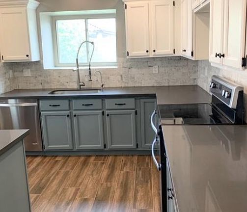 3rd image of 1345 N Rosemont