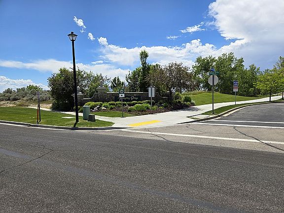 3rd image of 2784 N Augusta Dr