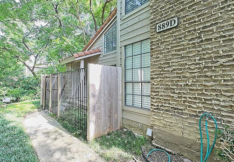 889 Dublin Dr #D — Photo 36