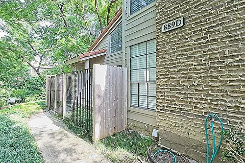 889 Dublin Dr #D Photo 1