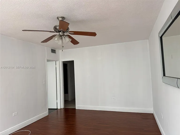 7545 E Treasure Dr #5G — Photo 8