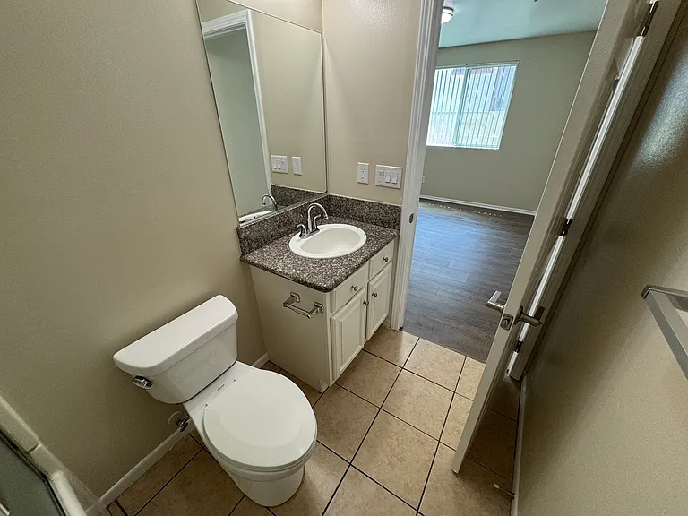 6842 Morella Ave #3 — Photo 40