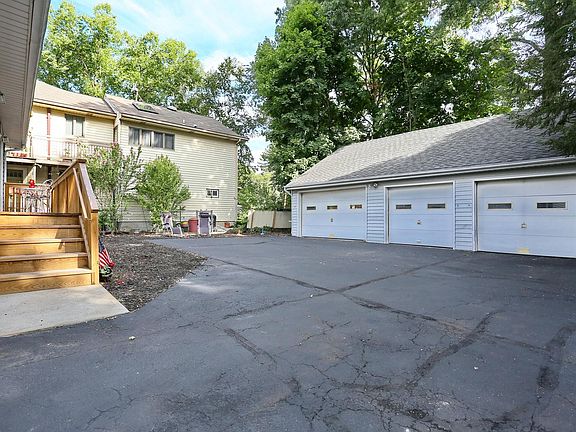 Three Car Garage!