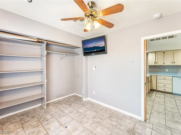 4268 Hampshire Cir — Photo 17