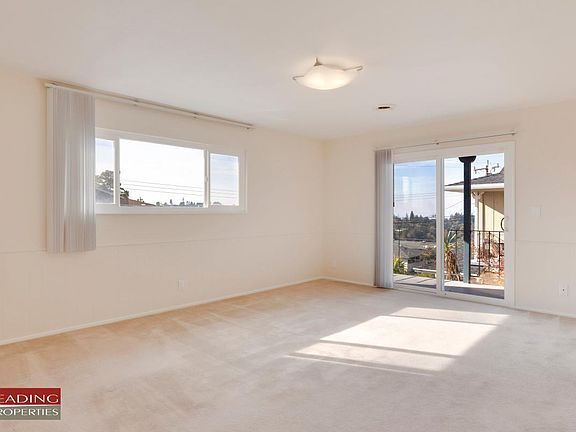 Living Room to Balcony_01122021