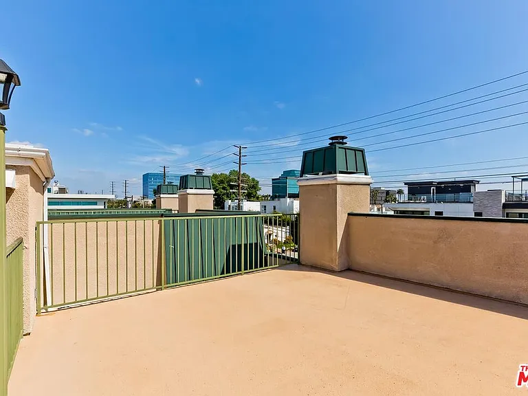 11603 Mississippi Ave — Photo 32