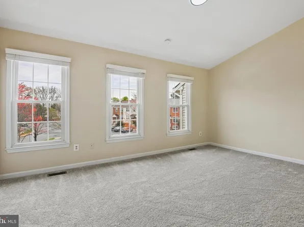 1435 Bluemont Ct, Herndon, VA 20170