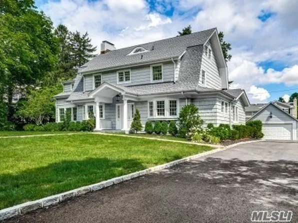 35 Central Dr, Plandome, NY 11030