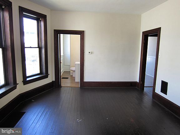2nd image of 502 N Mulberry St