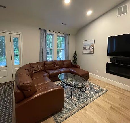 3rd image of 2 Morgan Way
