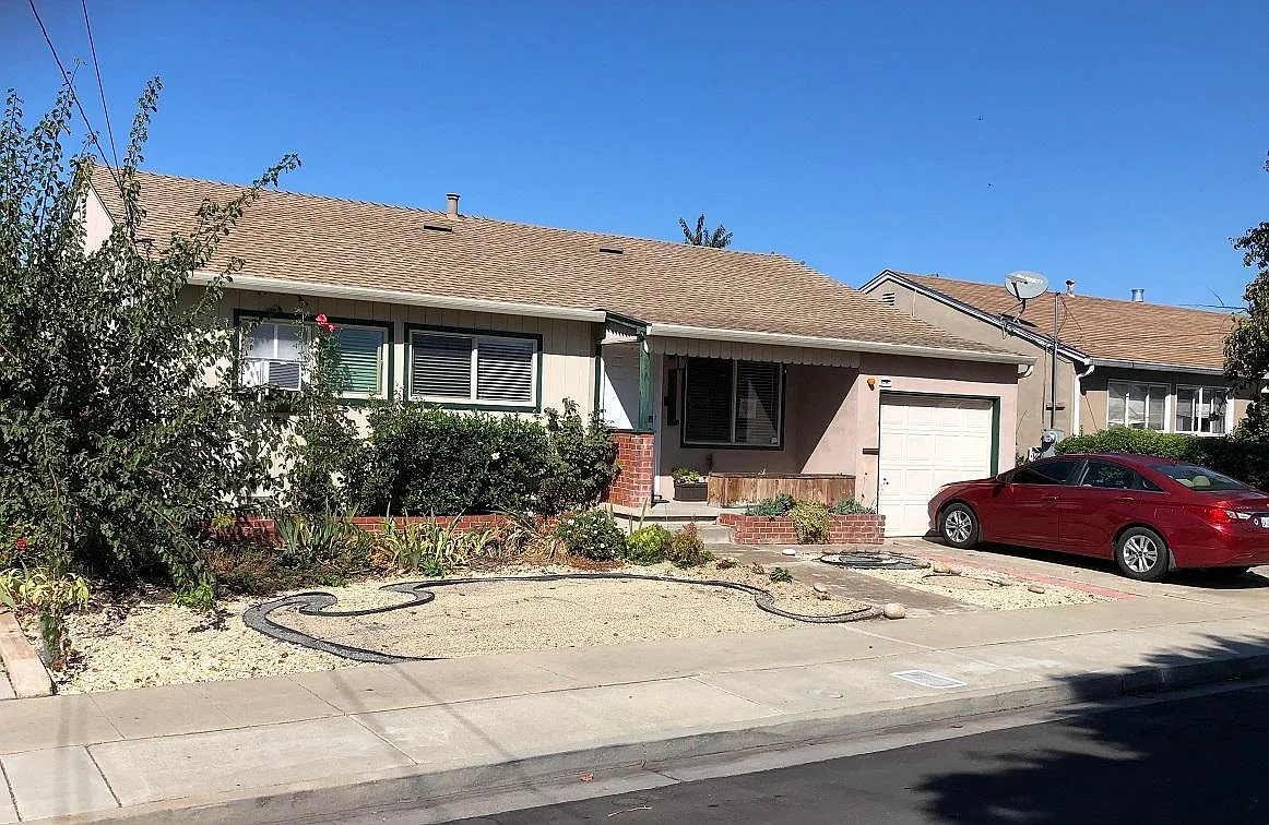 26045 Underwood Ave — Photo 1