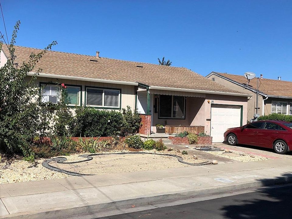 1st image of 26045 Underwood Ave