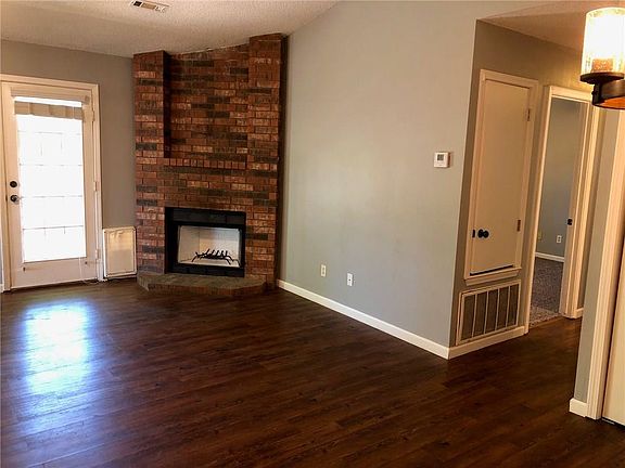 4th image of 2032 N Leverett Ave Unit 1A