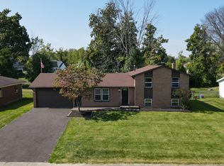 202 Spring Tree Ln, Rochester, NY 14612