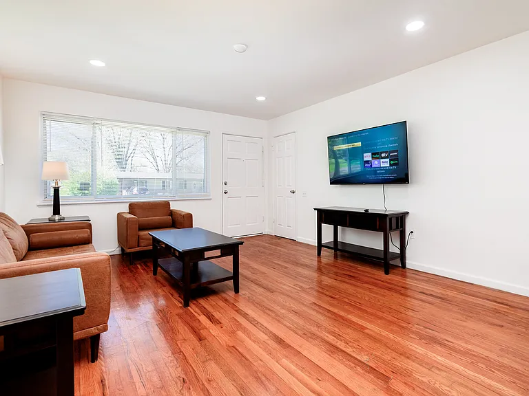 720 Jamaica Pl — Photo 6