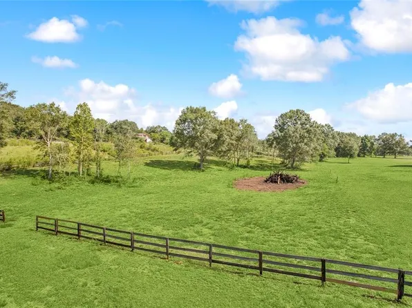 25 Bleu Lake Dr, Covington, LA 70435