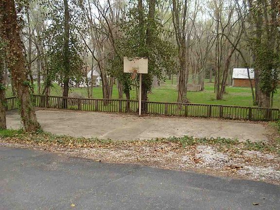 3rd image of 2216 S Fruitridge Ave