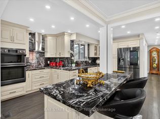 6 Evernby Blvd, Toronto, ON M9R3G8