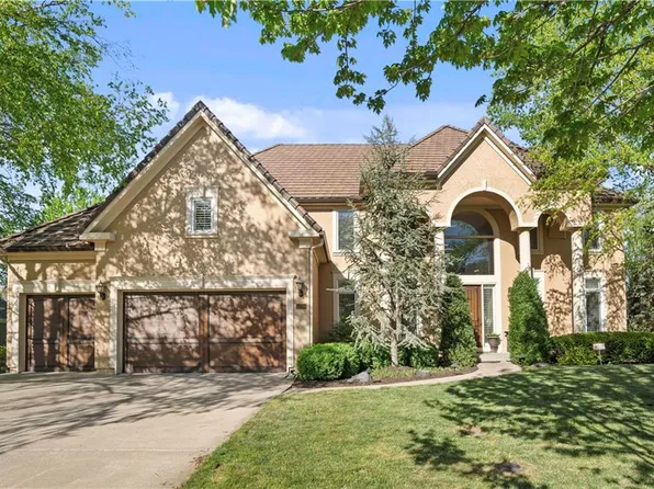 15220 Ironhorse Cir, Leawood, KS 66224