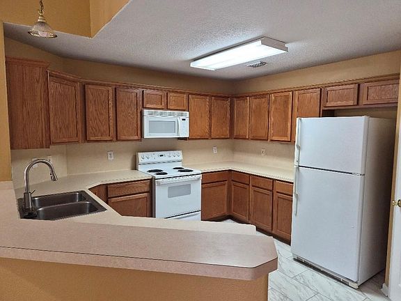 4th image of 202 Canterbury Dr