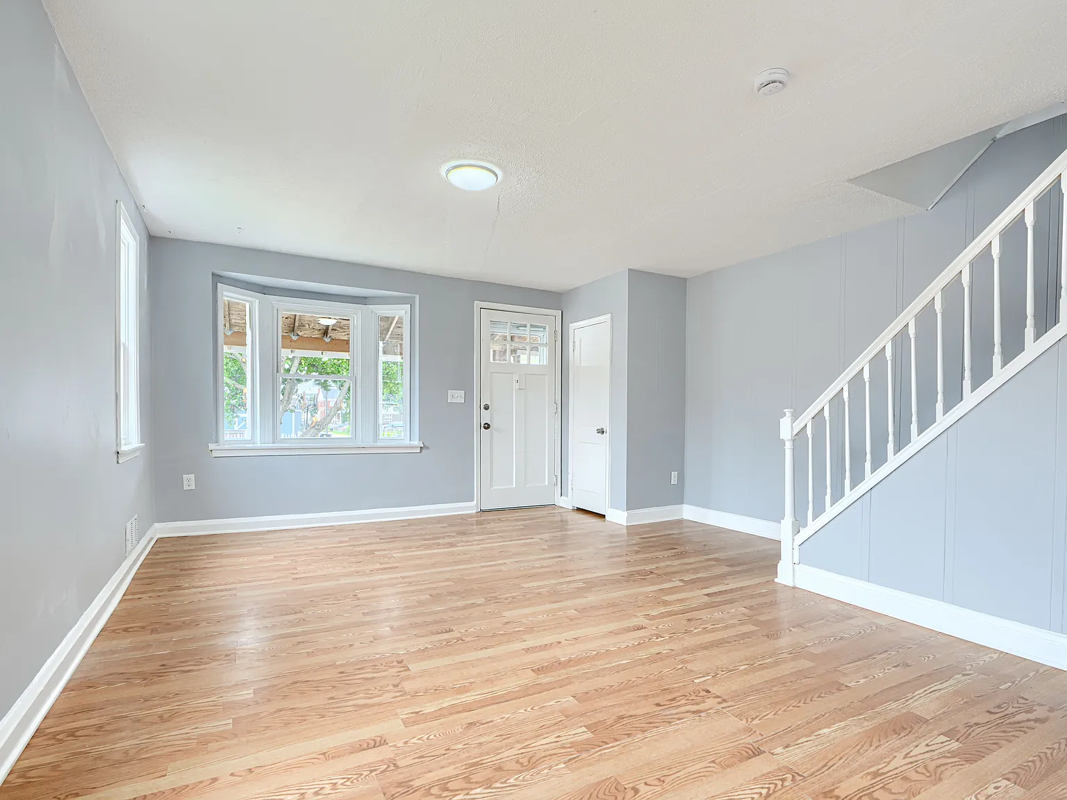 3 bed, 1.5 bath, 1656 sqft, $1,950 — Photo 2