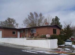 910 Trona Dr, Green River, WY 82935