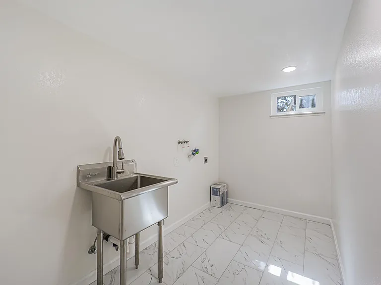 3491 Clover Oak Dr — Photo 24