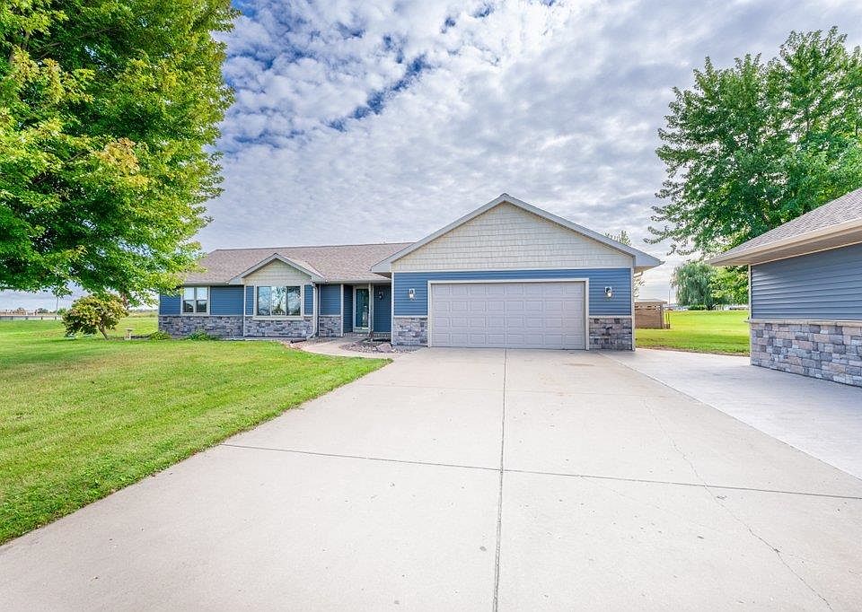 1st image of 3895 Seven Oaks Dr