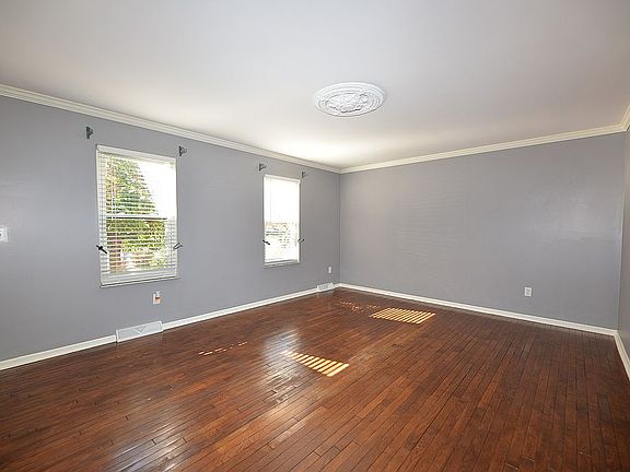 5th image of 2348 Donnington Ln