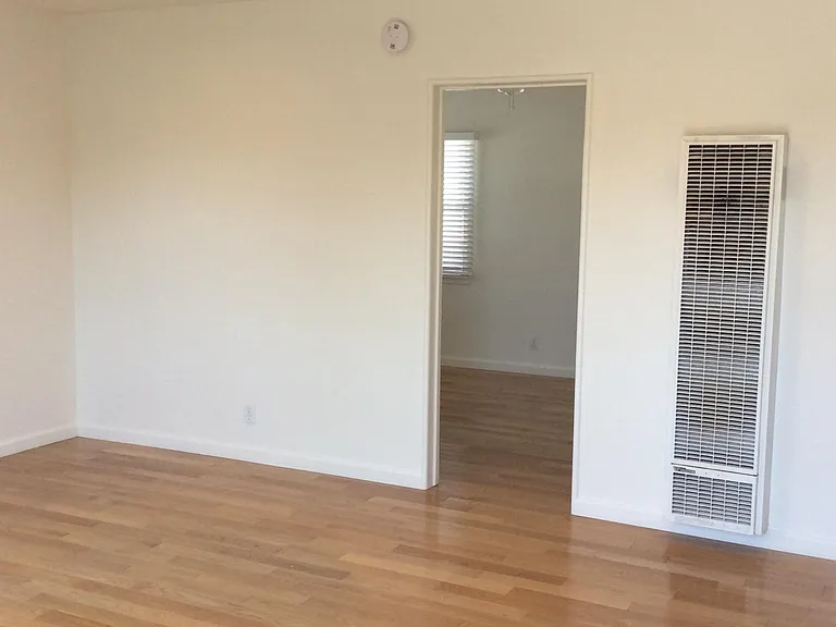 2315 Ocean Park Blvd #D — Photo 5